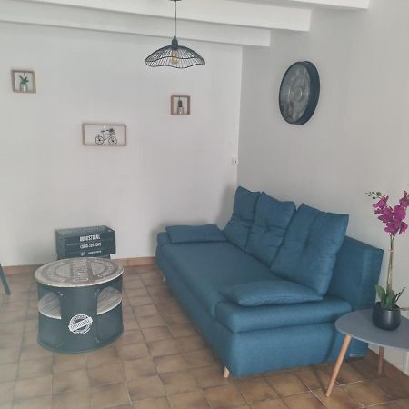 Jolie Petite Maison Dans Village Fortifie Brigueuil 외부 사진