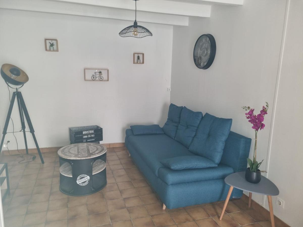 Jolie Petite Maison Dans Village Fortifie Brigueuil 외부 사진