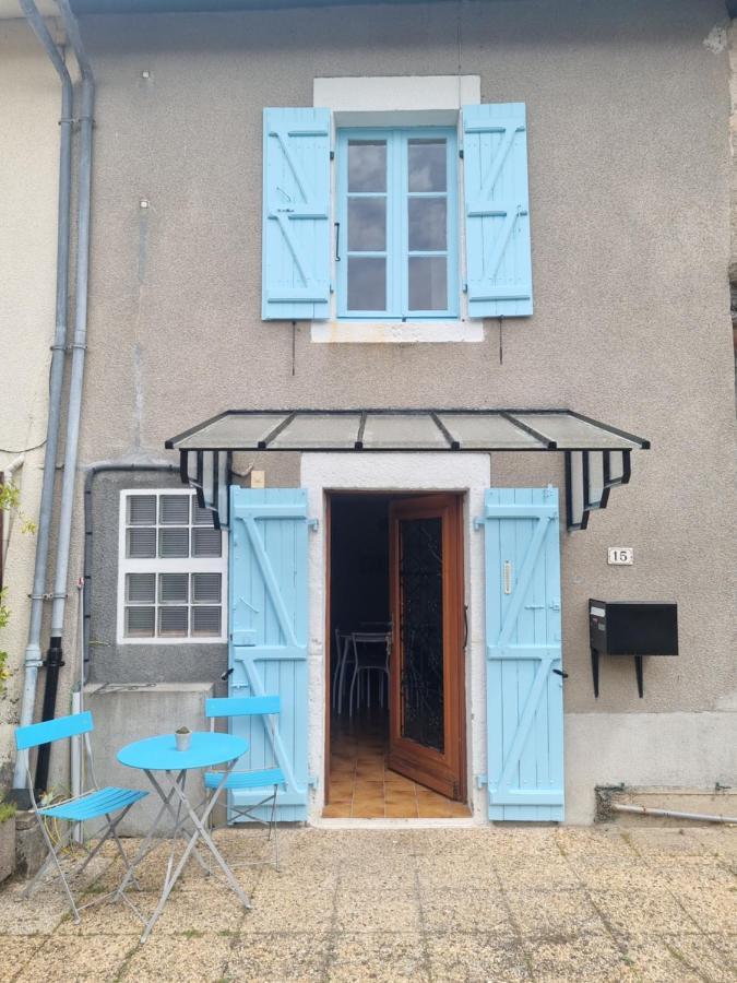 Jolie Petite Maison Dans Village Fortifie Brigueuil 외부 사진