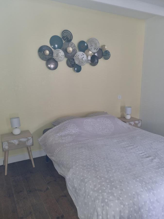 Jolie Petite Maison Dans Village Fortifie Brigueuil 외부 사진